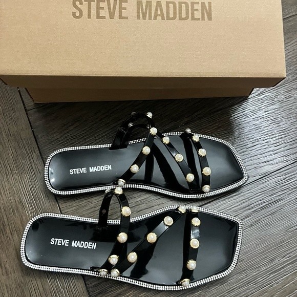 Steve Madden Black Sandals Pearl Embellishment Studded Flat Sandals size 7 NEW - Picture 2 of 4
